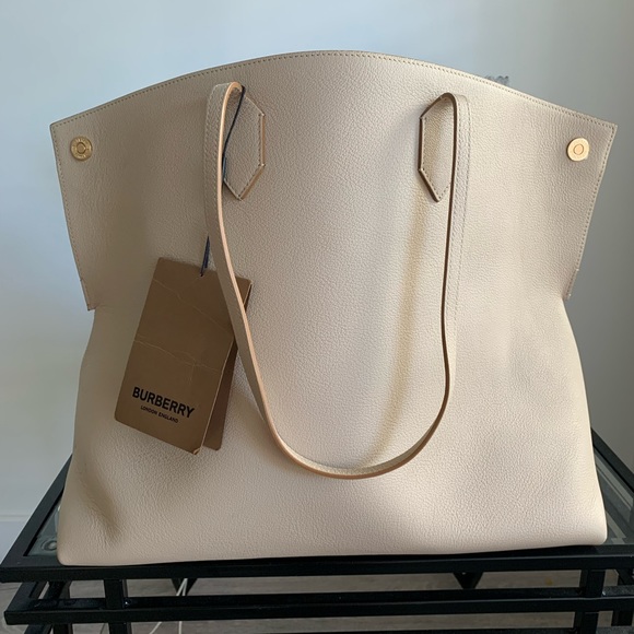 Authentic Burberry Tote Bag - Picture 12 of 16